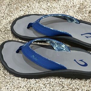 Boys OluKai Ohana Blue and Gray Flip Flops size 2/3